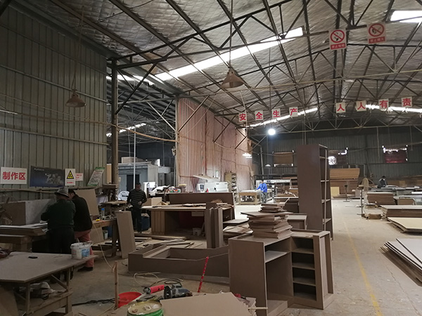 展柜生產基地木工制作區域2