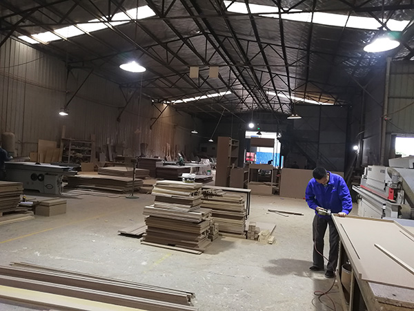 展柜生產基地木工制作區域5