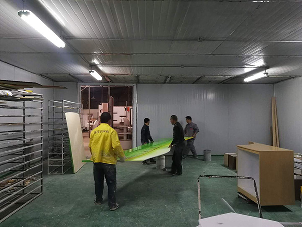 展柜生產基地烤漆房