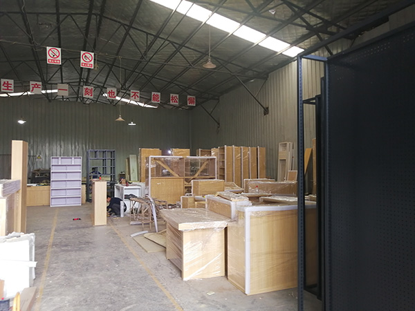 展柜生產基地打包區域