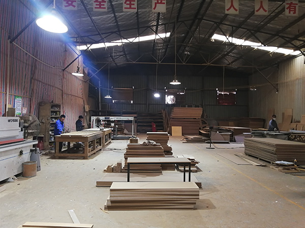 展柜生產基地木工制作區域